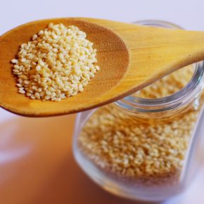 Crochete de quinoa și fasole tărcată boabe (peste 3 ani)