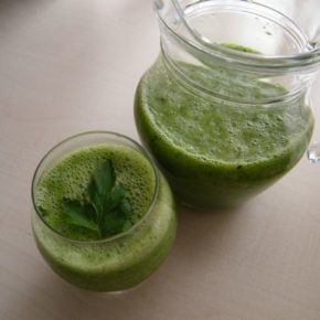 Smoothie de spanac și fructe (de la 10 luni)