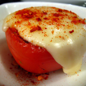 Roșii coapte cu brânză mozzarella (de la 1 an)