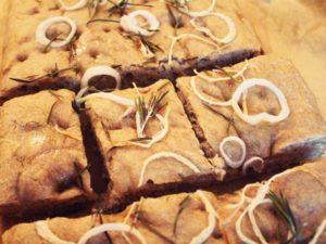 foccacia cu rozmarin si ceapa